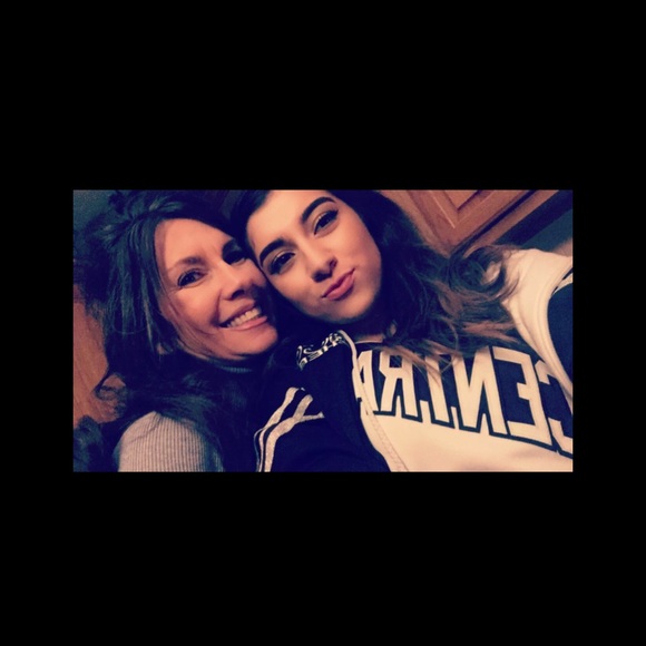 Meet your Posher, Lisa - Picture 2 of 2